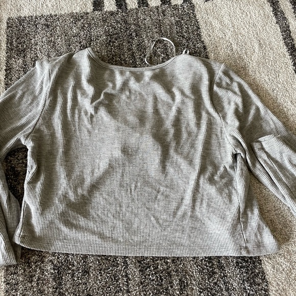 Barely used, grey tie in the front crop long sleeve - Picture 2 of 2